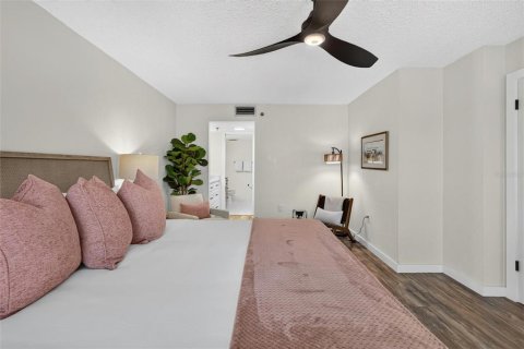 Condo in Ormond Beach, Florida, 1 bedroom № 2217170 - photo 18