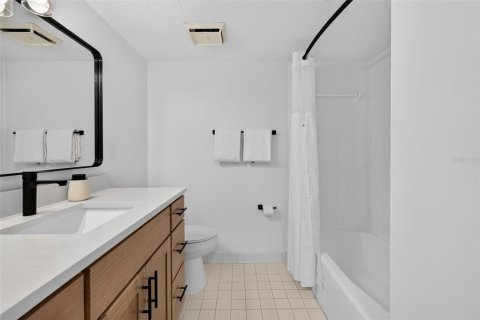 Condo in Ormond Beach, Florida, 1 bedroom № 2217170 - photo 24