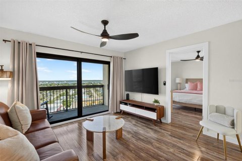 Condo in Ormond Beach, Florida, 1 bedroom № 2217170 - photo 2