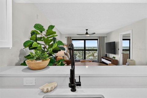 Condo in Ormond Beach, Florida, 1 bedroom № 2217170 - photo 9
