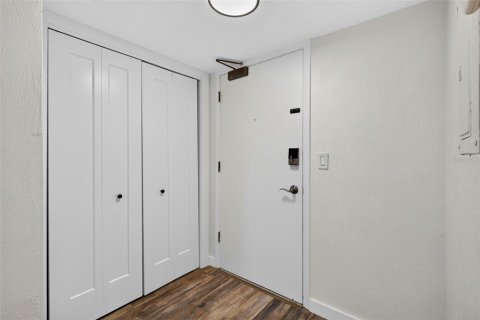 Condo in Ormond Beach, Florida, 1 bedroom № 2217170 - photo 27