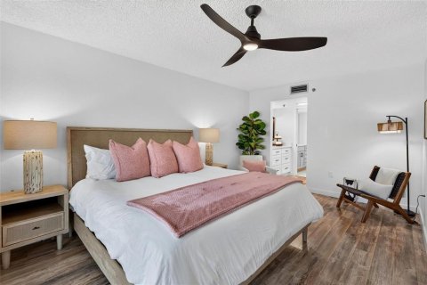 Condo in Ormond Beach, Florida, 1 bedroom № 2217170 - photo 17