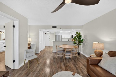 Condo in Ormond Beach, Florida, 1 bedroom № 2217170 - photo 11