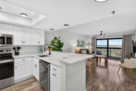 Condo in Ormond Beach, Florida, 1 bedroom № 2217170 - photo 5