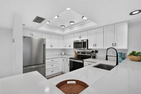 Condo in Ormond Beach, Florida, 1 bedroom № 2217170 - photo 6