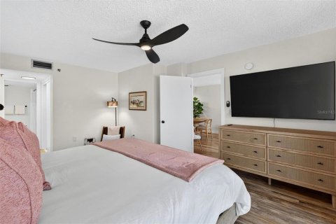 Condo in Ormond Beach, Florida, 1 bedroom № 2217170 - photo 19