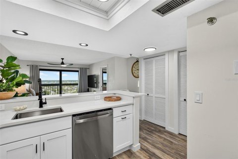 Condo in Ormond Beach, Florida, 1 bedroom № 2217170 - photo 10