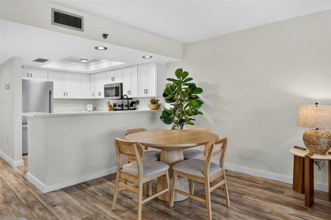 Condo in Ormond Beach, Florida, 1 bedroom № 2217170 - photo 15