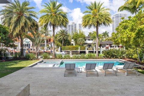 Villa ou maison à vendre à Golden Beach, Floride: 7 chambres, 530.75 m2 № 2057496 - photo 5