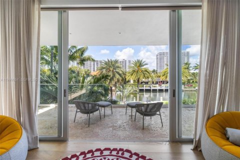 Villa ou maison à vendre à Golden Beach, Floride: 7 chambres, 530.75 m2 № 2057496 - photo 27