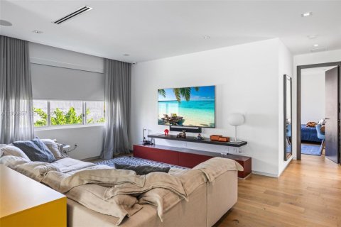 Villa ou maison à vendre à Golden Beach, Floride: 7 chambres, 530.75 m2 № 2057496 - photo 24