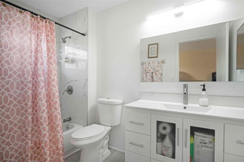 Townhouse in Sunrise, Florida 2 bedrooms, 128.95 sq.m. № 1875691 - photo 30