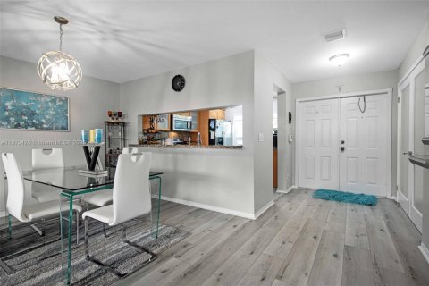 Townhouse in Sunrise, Florida 2 bedrooms, 128.95 sq.m. № 1875691 - photo 8