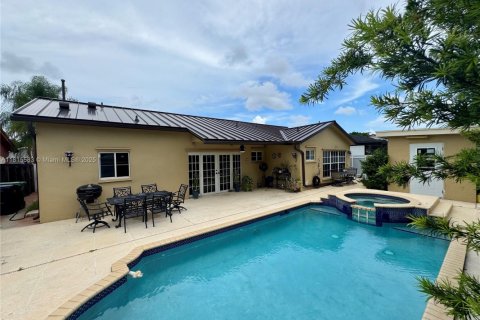 House in Miami, Florida 3 bedrooms, 152.08 sq.m. № 1780119 - photo 25