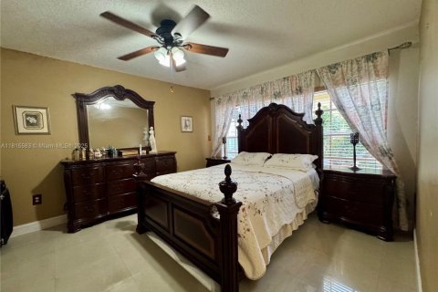 House in Miami, Florida 3 bedrooms, 152.08 sq.m. № 1780119 - photo 18