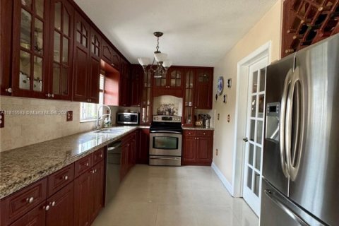 House in Miami, Florida 3 bedrooms, 152.08 sq.m. № 1780119 - photo 10