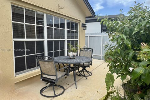 House in Miami, Florida 3 bedrooms, 152.08 sq.m. № 1780119 - photo 4