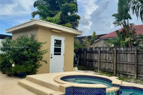 House in Miami, Florida 3 bedrooms, 152.08 sq.m. № 1780119 - photo 5