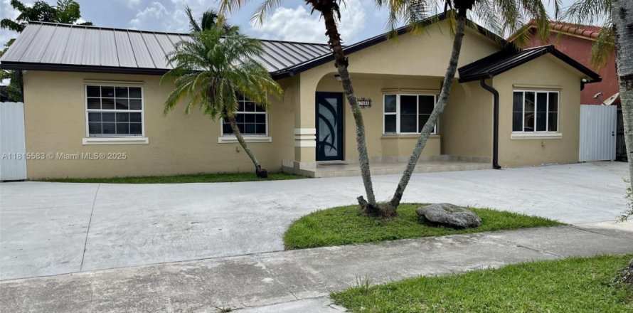 House in Miami, Florida 3 bedrooms, 152.08 sq.m. № 1780119