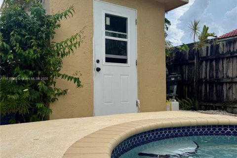 House in Miami, Florida 3 bedrooms, 152.08 sq.m. № 1780119 - photo 28