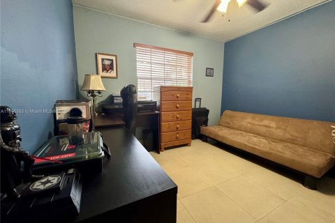 House in Miami, Florida 3 bedrooms, 152.08 sq.m. № 1780119 - photo 21