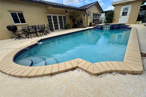 House in Miami, Florida 3 bedrooms, 152.08 sq.m. № 1780119 - photo 3