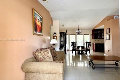 House in Miami, Florida 3 bedrooms, 152.08 sq.m. № 1780119 - photo 6