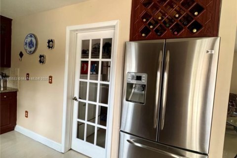 House in Miami, Florida 3 bedrooms, 152.08 sq.m. № 1780119 - photo 13
