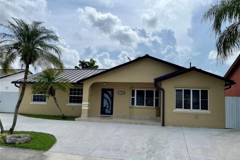 House in Miami, Florida 3 bedrooms, 152.08 sq.m. № 1780119 - photo 2