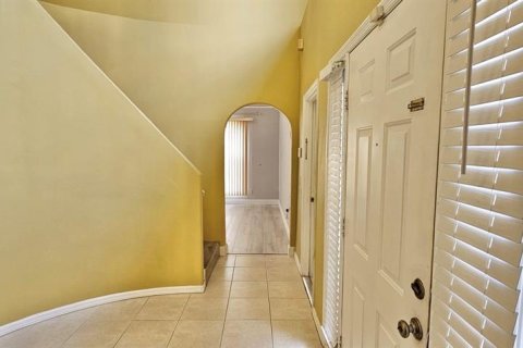 House in Orlando, Florida 4 bedrooms, 227.42 sq.m. № 1773283 - photo 5
