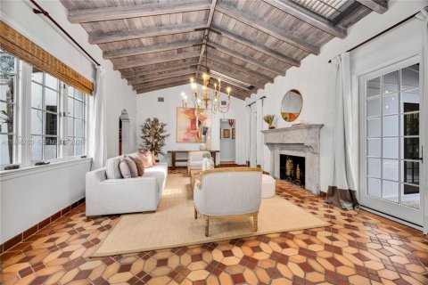 Casa en venta en Miami, Florida, 4 dormitorios, 252.04 m2 № 2044933 - foto 3