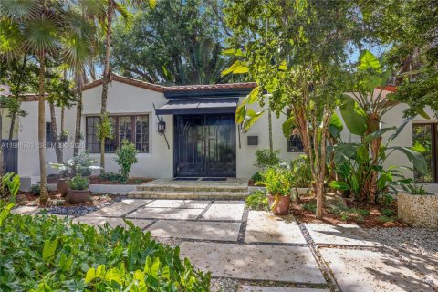 Casa en venta en Miami, Florida, 4 dormitorios, 252.04 m2 № 2044933 - foto 26