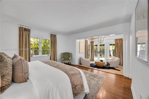 Casa en venta en Miami, Florida, 4 dormitorios, 252.04 m2 № 2044933 - foto 16