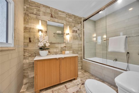 Casa en venta en Miami, Florida, 4 dormitorios, 252.04 m2 № 2044933 - foto 19