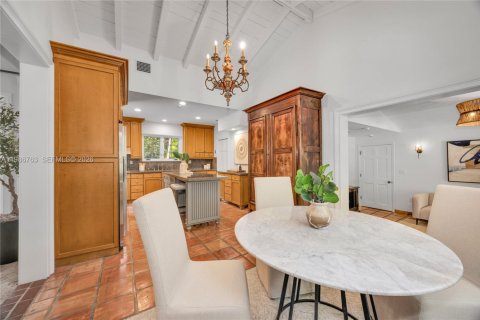 Casa en venta en Miami, Florida, 4 dormitorios, 252.04 m2 № 2044933 - foto 9