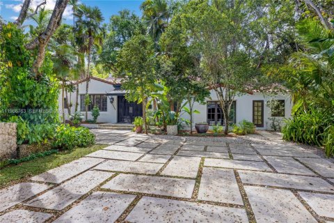 Casa en Miami, Florida 4 dormitorios, 252.04 m2 № 2044933