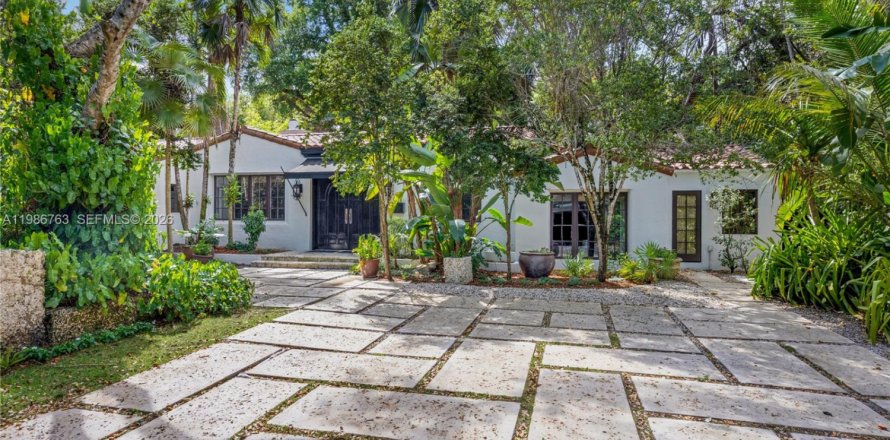 Casa en Miami, Florida 4 dormitorios, 252.04 m2 № 2044933
