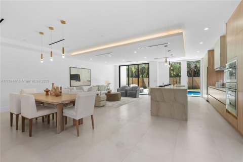 Casa en venta en Fort Lauderdale, Florida, 4 dormitorios № 1699097 - foto 10