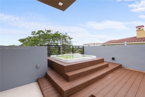 Casa en venta en Fort Lauderdale, Florida, 4 dormitorios № 1699097 - foto 22