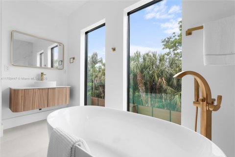 Casa en venta en Fort Lauderdale, Florida, 4 dormitorios № 1699097 - foto 17