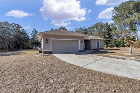 House in Dunnellon, Florida 3 bedrooms, 155.15 sq.m. № 2092593
