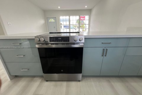 House in Hialeah, Florida 3 bedrooms, 121.24 sq.m. № 1965397 - photo 20