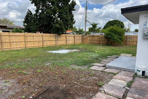 House in Hialeah, Florida 3 bedrooms, 121.24 sq.m. № 1965397 - photo 27