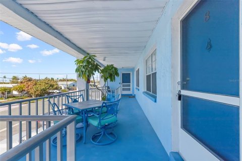 Condo in Treasure Island, Florida, 1 bedroom № 2145543 - photo 8