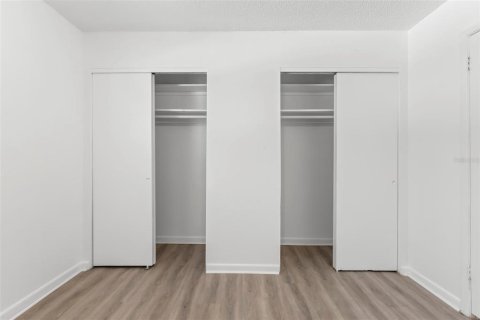 Condo in Treasure Island, Florida, 1 bedroom № 2145543 - photo 26
