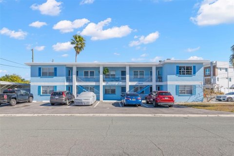 Condo in Treasure Island, Florida, 1 bedroom № 2145543 - photo 2
