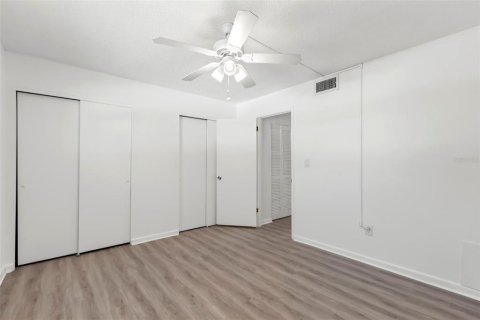 Condo in Treasure Island, Florida, 1 bedroom № 2145543 - photo 24