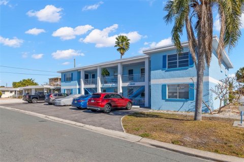 Condo in Treasure Island, Florida, 1 bedroom № 2145543 - photo 5