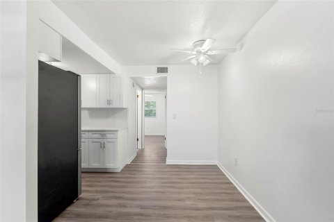 Condo in Treasure Island, Florida, 1 bedroom № 2145543 - photo 14