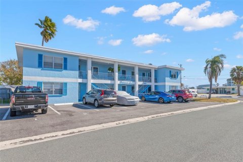 Condo in Treasure Island, Florida, 1 bedroom № 2145543 - photo 6